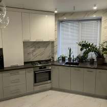 1 ком. кв 51кв. м 3-й Новый переулок 46, в Таганроге