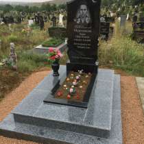 Памятник из гранита. Симферополь. Крым, в Симферополе