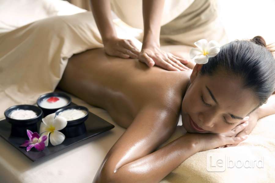Asian hot oil massage women